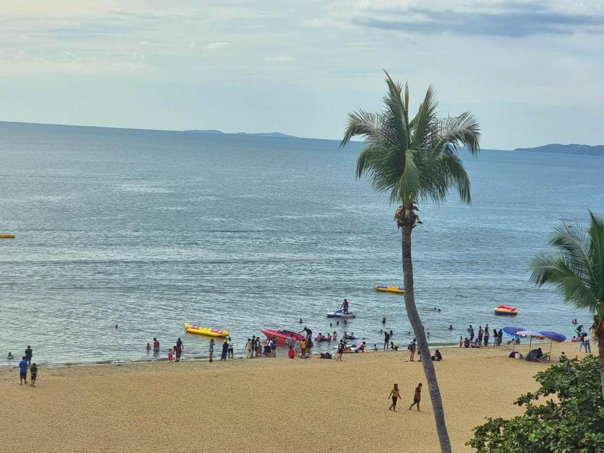 Happy Jomtien - Beachfront Exterior foto