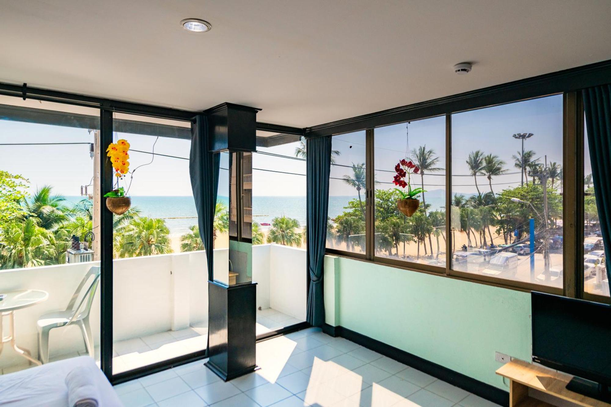 Happy Jomtien - Beachfront Zimmer foto