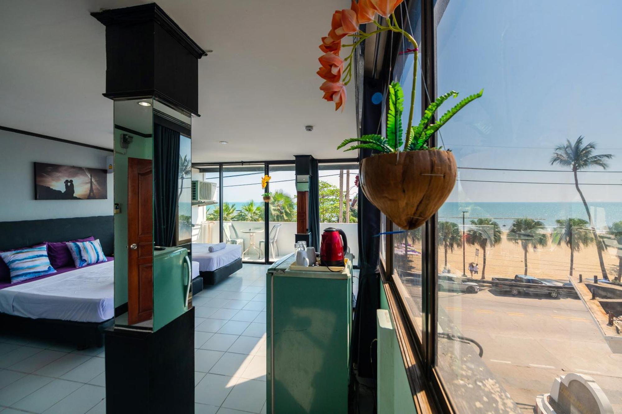 Happy Jomtien - Beachfront Zimmer foto