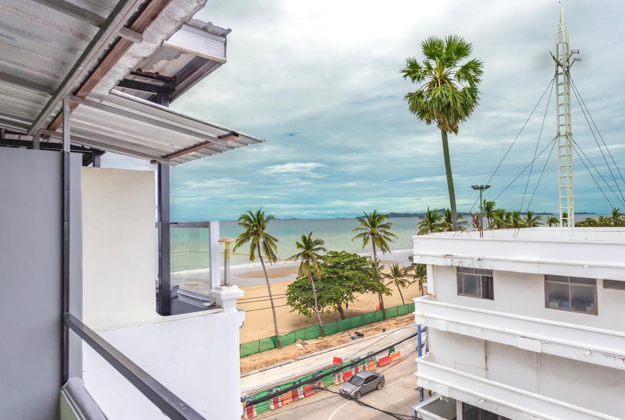 Happy Jomtien - Beachfront Zimmer foto
